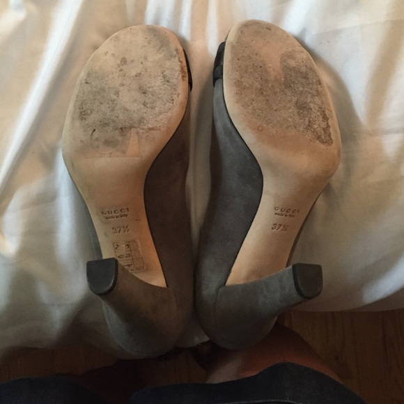 Gucci Gray Suede Heels with Gold Ornament - Picture 3 of 3